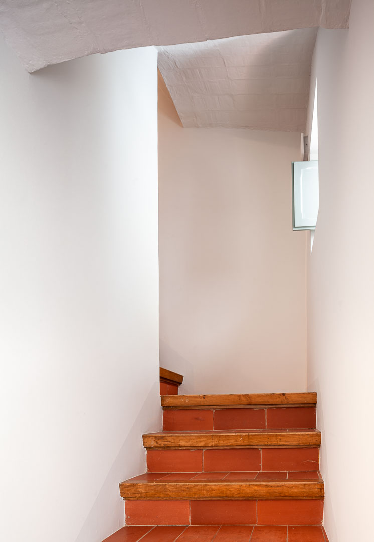 Reforma habitatge - detalle escalera | Maite Prats | © Marc Torra